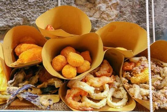 I migliori ristoranti street food di Napoli: un viaggio nei sapori autentici della città